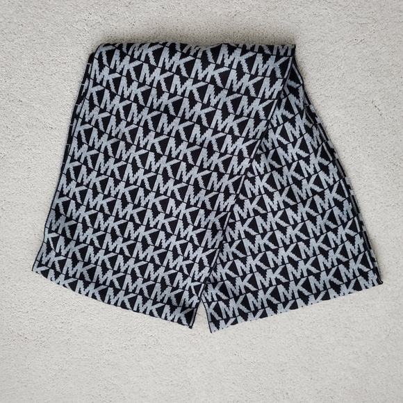 Michael Kors Black/Gray Infinity Logo Scarf - Picture 1 of 9